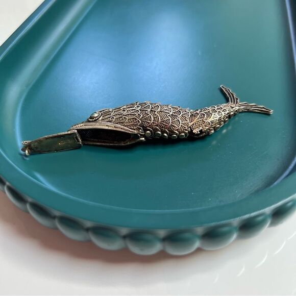 Rare Vintage Articulated Fish Hidden Pendant Box Chinese Gilt Turquoise Eyes - Picture 2 of 9